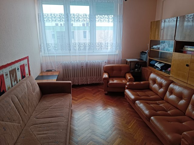 Kiadó téglalakás, albérlet, Ajkán, Kohász utcában, 1 szobás