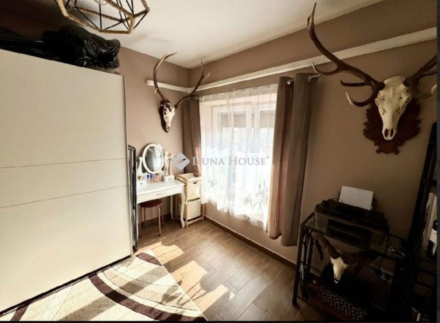 Eladó családi ház, Pécsett 119.9 M Ft, 5 szobás