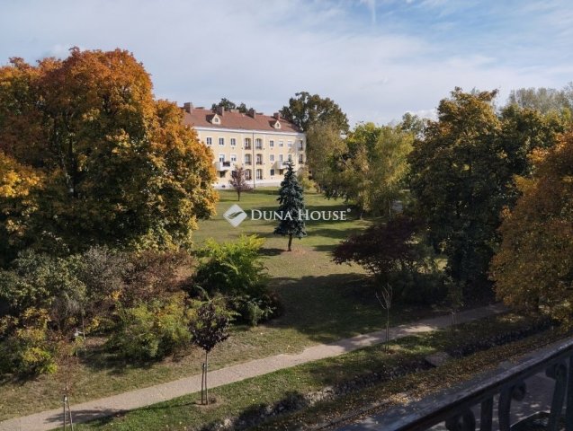 Eladó téglalakás, Gödöllőn 64.6 M Ft, 1 szobás
