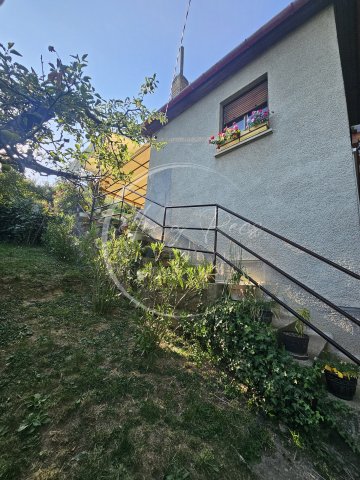 Eladó családi ház, Pécsett 28 M Ft, 1 szobás