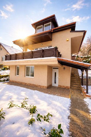 Eladó családi ház, Leányfaluban 169.9 M Ft, 4+1 szobás