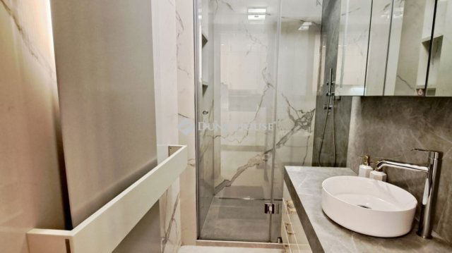 Eladó téglalakás, Budapesten, V. kerületben 205 M Ft, 1 szobás