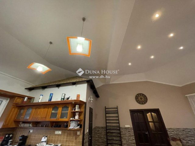 Eladó családi ház, Kecskeméten 119.8 M Ft, 5 szobás