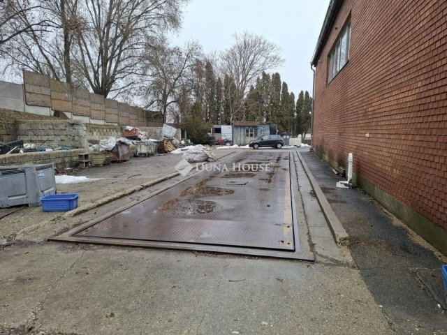 Eladó ipari ingatlan, Pécelen 299.5 M Ft / költözzbe.hu