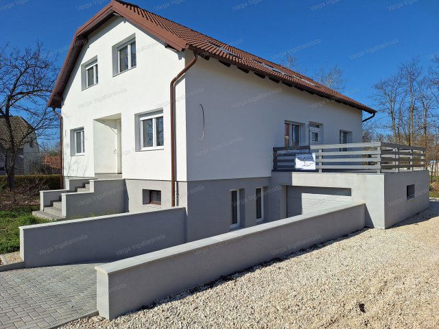 Eladó családi ház, Darnózseliben 64.9 M Ft, 4 szobás