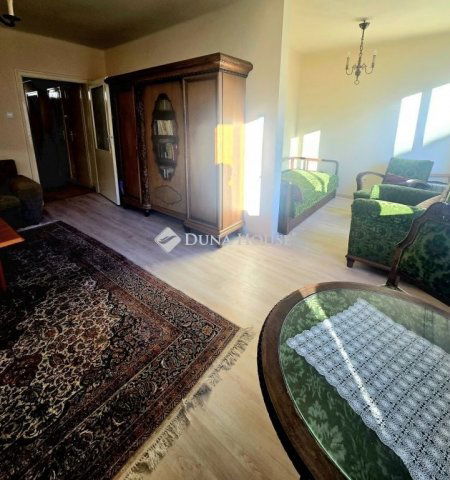 Kiadó téglalakás, albérlet, Pécsett 230 E Ft / hó, 2 szobás