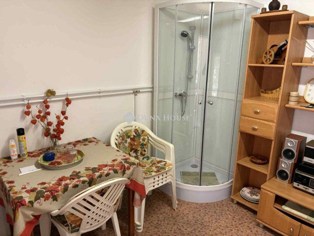 Eladó nyaraló, Győrött 19.871 M Ft, 1 szobás