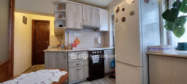 Eladó családi ház, Baracskán 98 M Ft, 6 szobás