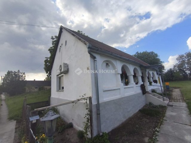 Eladó családi ház, Bogdásán 8.5 M Ft, 2 szobás