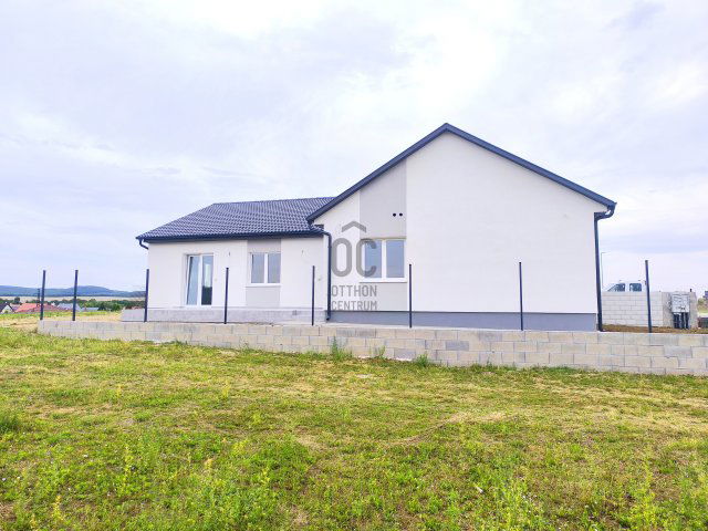 Eladó családi ház, Tarjánon 97.6 M Ft, 4 szobás