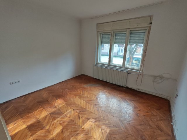 Eladó családi ház, Cegléden 49.9 M Ft, 2 szobás