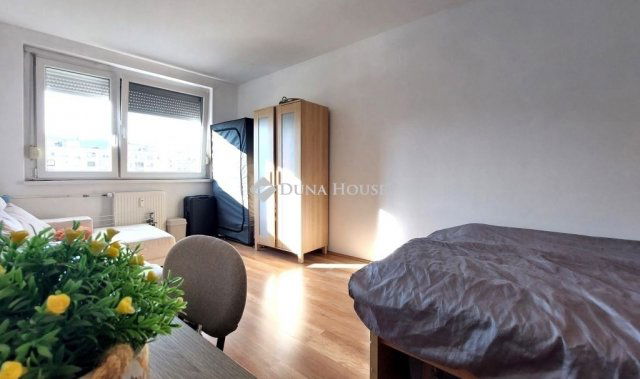 Eladó panellakás, Budapesten, III. kerületben 67.9 M Ft, 2 szobás