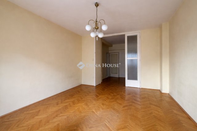 Eladó téglalakás, Budapesten, XI. kerületben, Váli utcában