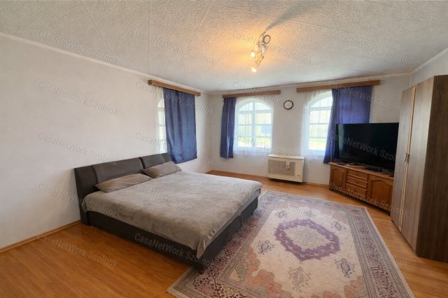 Eladó családi ház, Újszászon 19.9 M Ft, 2 szobás