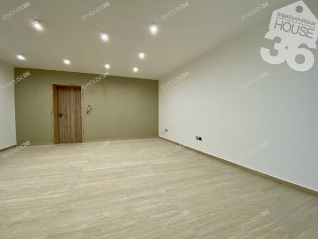 Eladó üzlethelyiség, Kecskeméten 55 M Ft, 2 szobás