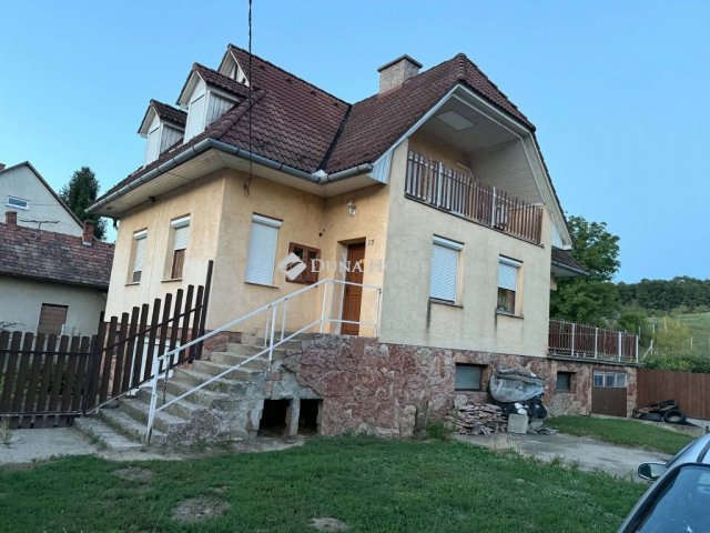 Eladó családi ház, Bajóton 69.9 M Ft, 5 szobás