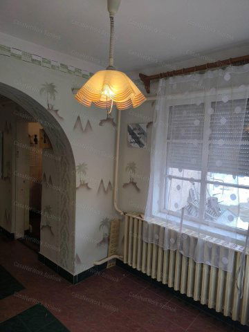 Eladó családi ház, Tiszaföldváron 13.5 M Ft, 2+1 szobás