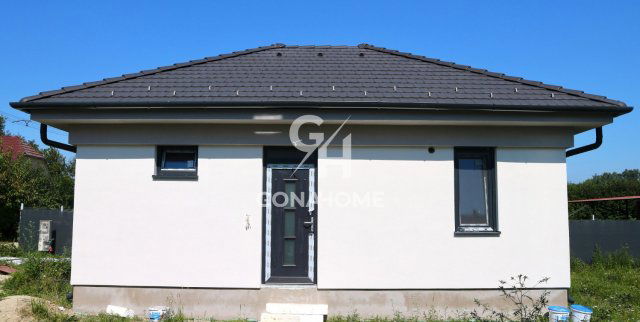 Eladó családi ház, Veszprémben 63.315 M Ft, 1+3 szobás