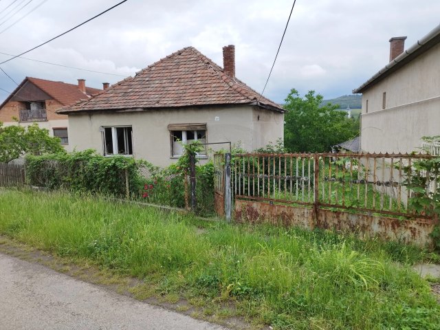 Eladó családi ház, Szűcsin 9.9 M Ft, 2 szobás