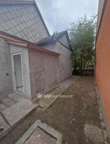 Eladó családi ház, Zagyvarékason 13.5 M Ft, 2 szobás