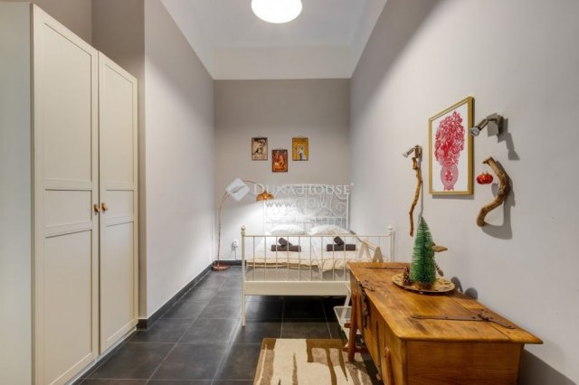 Eladó téglalakás, Budapesten, I. kerületben 213.6 M Ft, 3 szobás