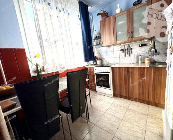 Eladó panellakás, Kiskunfélegyházán 29.99 M Ft, 2 szobás