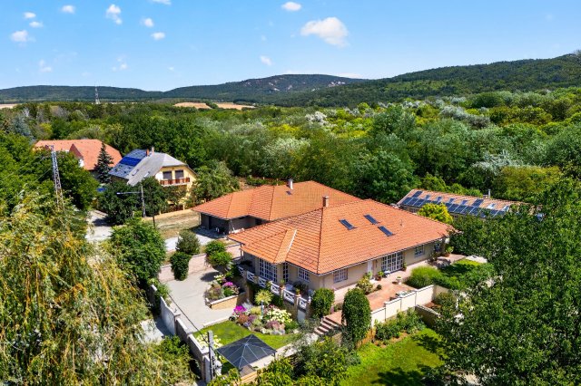 Eladó családi ház, Pátyon 298 M Ft, 6 szobás