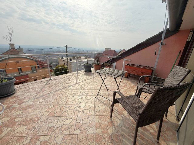 Eladó téglalakás, Pécsett 82.9 M Ft, 3 szobás