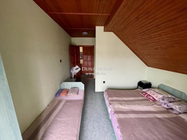 Eladó családi ház, Alsónémediben 450 M Ft, 10 szobás