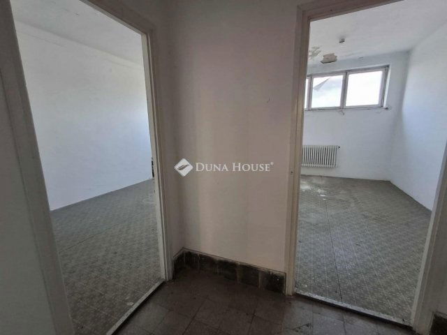 Eladó ipari ingatlan, Biharkeresztesen 110 M Ft