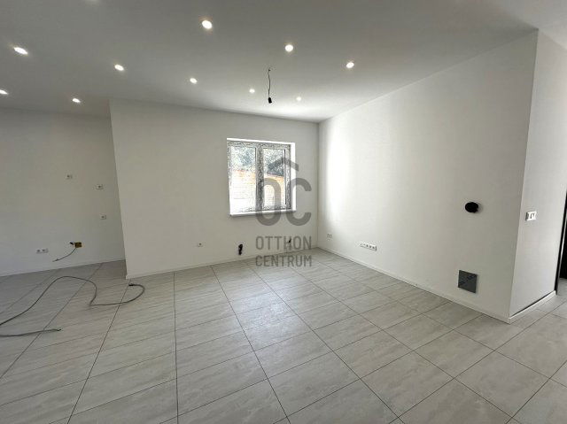 Eladó családi ház, Telkin 180 M Ft, 4 szobás