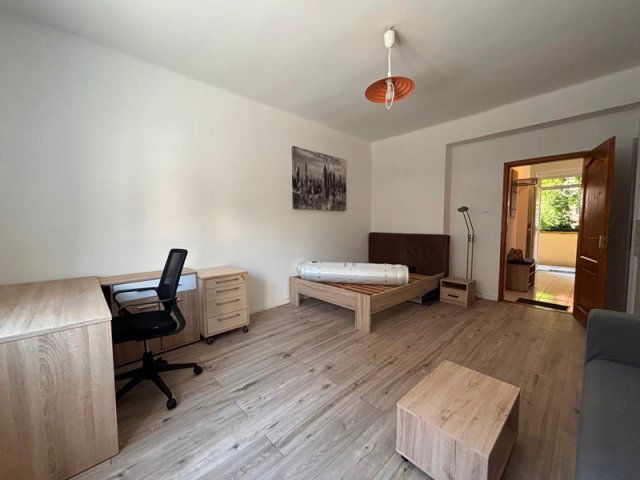 Kiadó téglalakás, albérlet, Pécsett, Garay utcában, 1 szobás