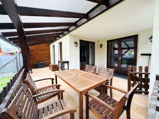 Eladó családi ház, Öttevényen 149.9 M Ft, 4 szobás