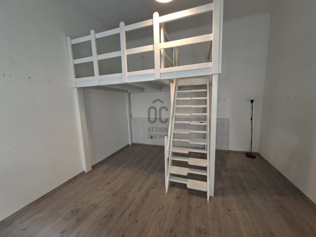 Eladó téglalakás, Budapesten, VI. kerületben 61.9 M Ft, 1 szobás
