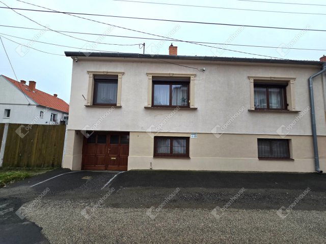 Eladó családi ház, Szombathelyen 83.9 M Ft, 4 szobás