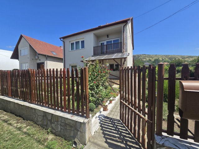 Eladó családi ház, Apcon 89.99 M Ft, 5 szobás