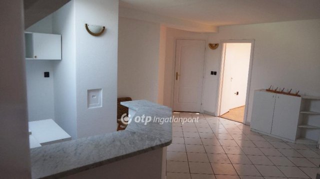 Eladó téglalakás, Gyöngyösön 47.5 M Ft, 3 szobás