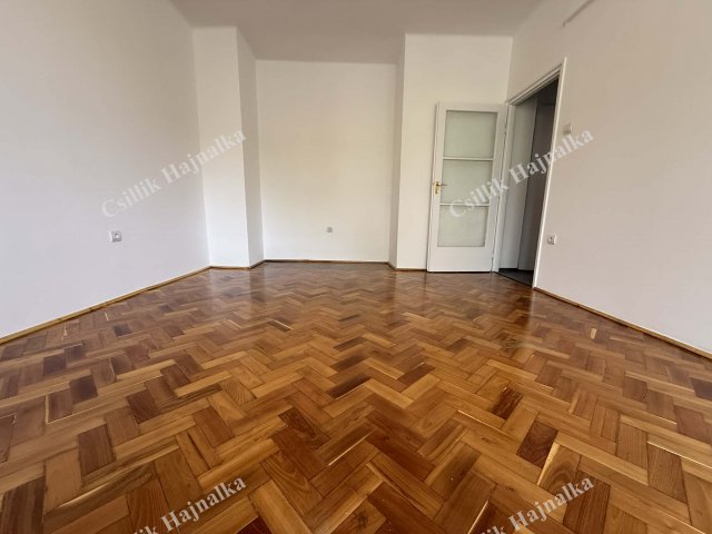 Eladó téglalakás, Szolnokon, Várkonyi István téren 29.9 M Ft