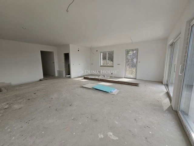 Eladó családi ház, Szentendrén 215 M Ft, 5 szobás