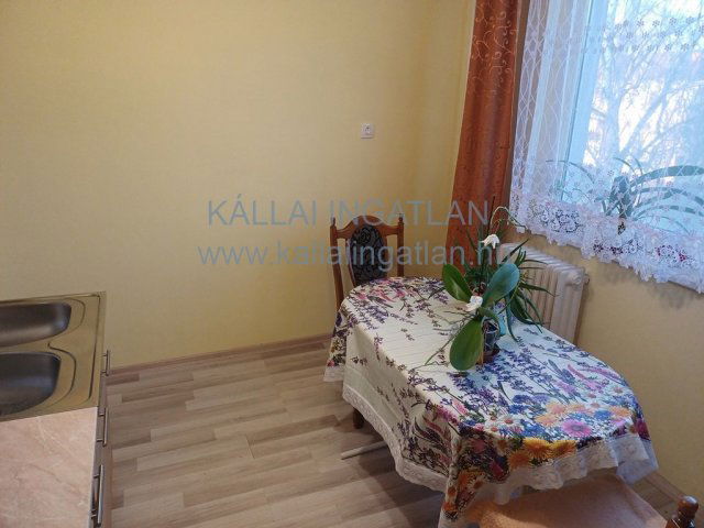 Eladó panellakás, Nyíregyházán 39.9 M Ft, 2 szobás