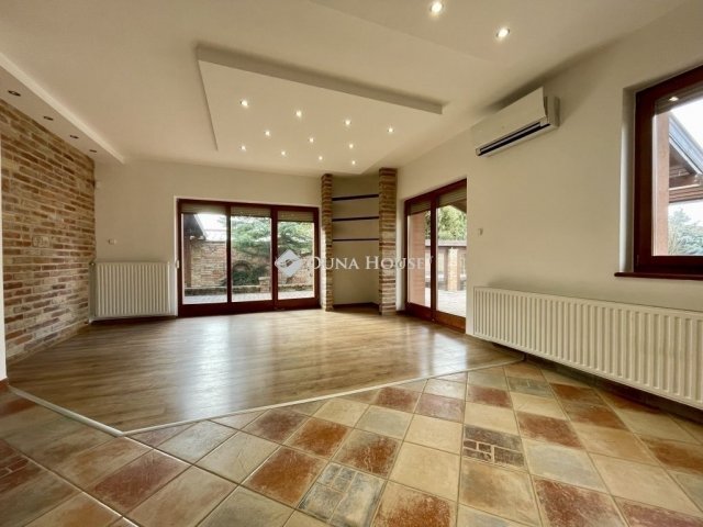 Eladó családi ház, Vecsésen 139.9 M Ft, 4+1 szobás