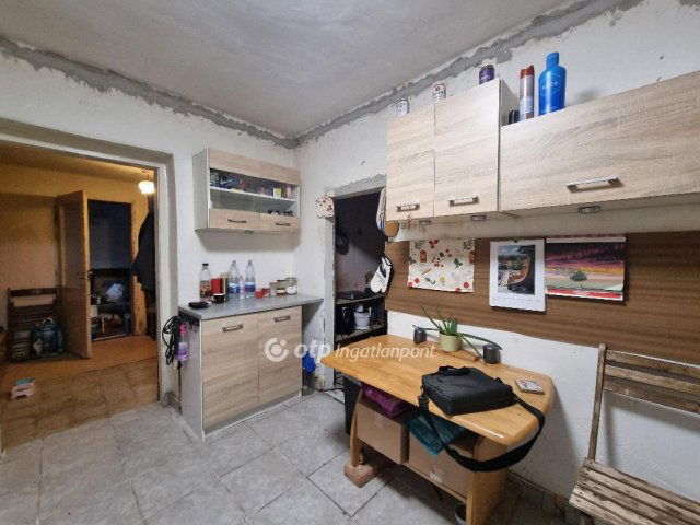 Eladó családi ház, Vámoscsaládon 17 M Ft, 1+2 szobás