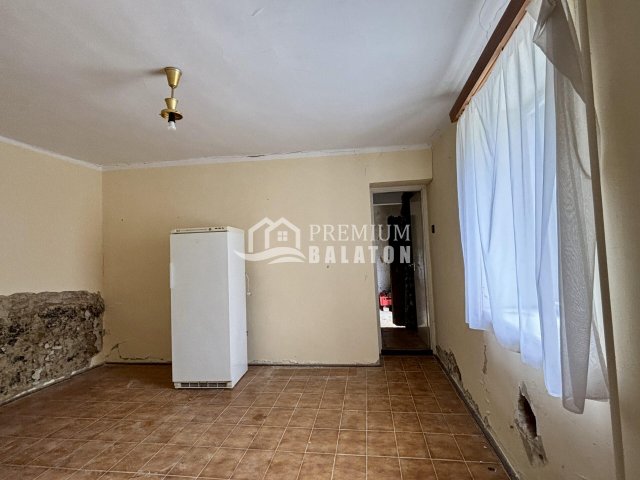 Eladó családi ház, Szentpéterúron 14.99 M Ft, 2 szobás