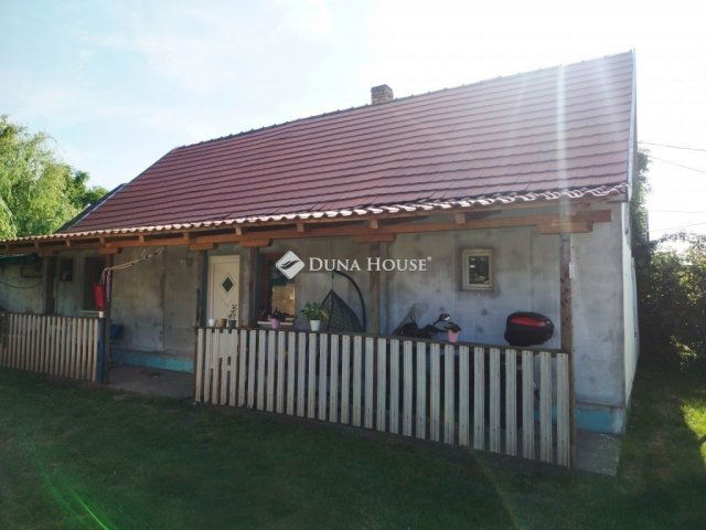 Eladó családi ház, Pusztaszabolcson 25 M Ft, 1 szobás