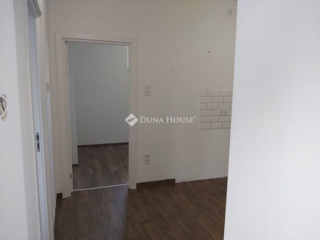 Eladó családi ház, Dunaharasztin 52.5 M Ft, 2 szobás