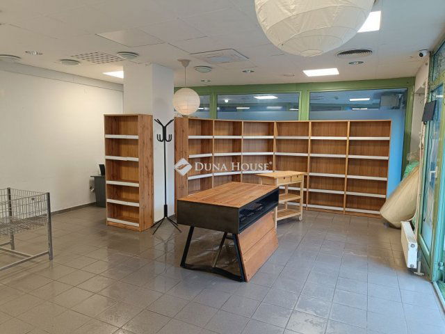 Kiadó üzlethelyiség, Nyíregyházán, Kossuth téren