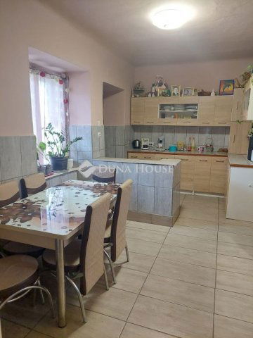 Eladó családi ház, Sárszentlőrincen 19.999 M Ft, 3 szobás