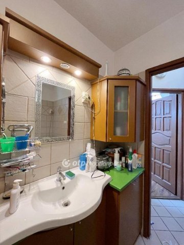 Eladó családi ház, Budapesten, XV. kerületben 120 M Ft, 3 szobás