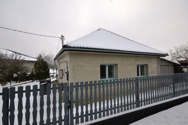 Eladó családi ház, Ercsiben 49.9 M Ft, 2+1 szobás