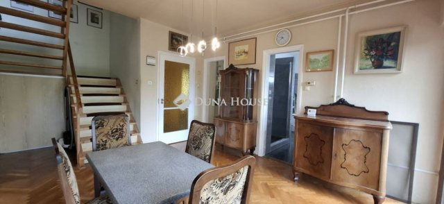 Eladó családi ház, Pécsett 110 M Ft, 2+2 szobás